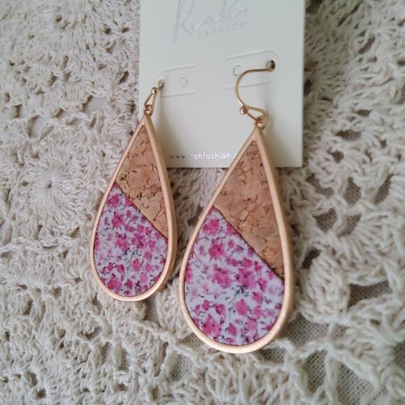 Gold Tone Cork Floral Teardrop Dangle Earrings - Picture 7 of 9